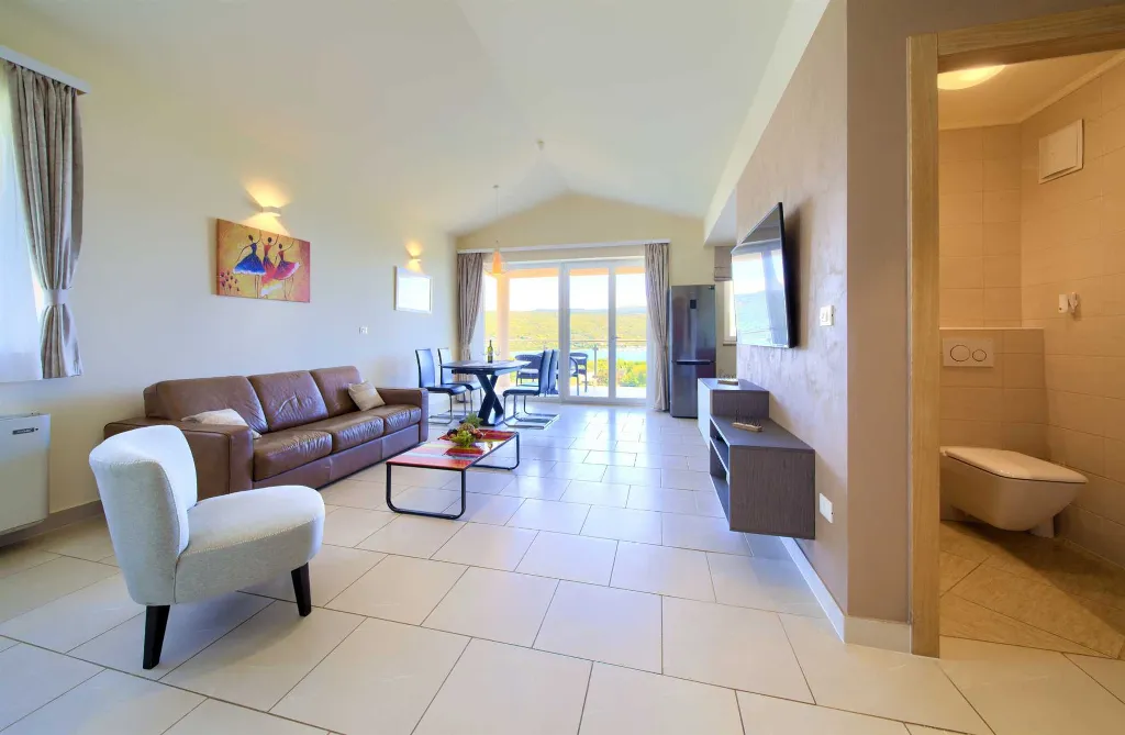 Sea View Apartment in Kornić with Jacuzzi