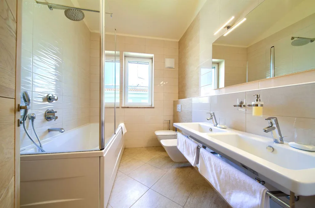 Sea View Apartment in Kornić with Jacuzzi