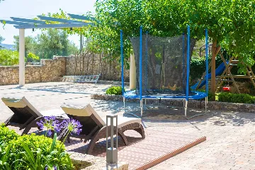 Sea View Apartment in Kornić with Jacuzzi