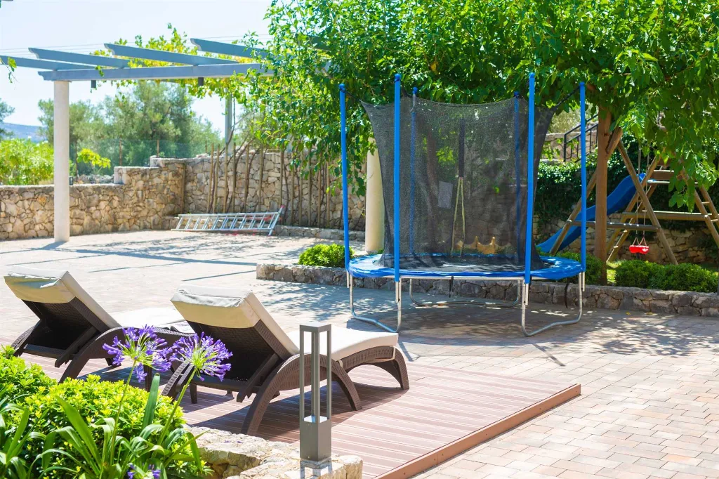 Sea View Apartment in Kornić with Jacuzzi