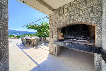 Sea View Apartment in Kornić with Jacuzzi