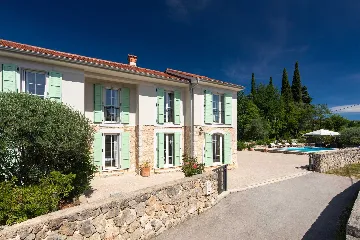 Five-Bedroom House with Pool in Ljutići