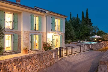 Five-Bedroom House with Pool in Ljutići