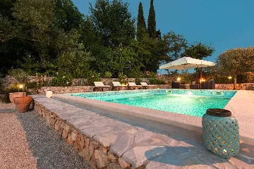 Five-Bedroom House with Pool in Ljutići