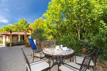 Five-Bedroom House with Pool in Ljutići