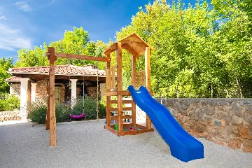 Five-Bedroom House with Pool in Ljutići