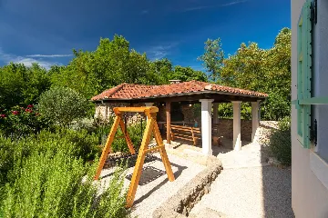 Five-Bedroom House with Pool in Ljutići
