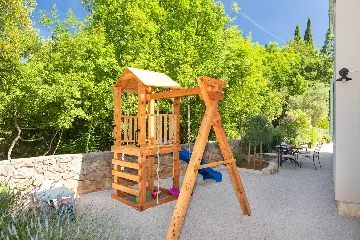 Five-Bedroom House with Pool in Ljutići