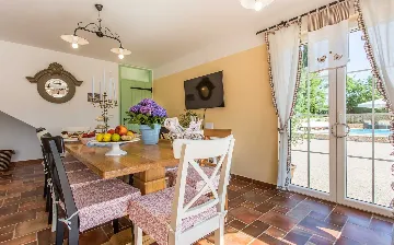 Five-Bedroom House with Pool in Ljutići