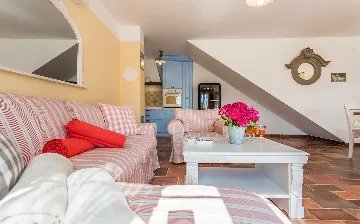 Five-Bedroom House with Pool in Ljutići