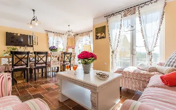 Five-Bedroom House with Pool in Ljutići