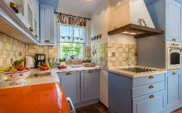 Five-Bedroom House with Pool in Ljutići