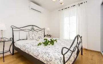 Five-Bedroom House with Pool in Ljutići