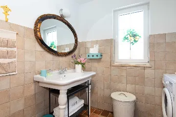 Five-Bedroom House with Pool in Ljutići