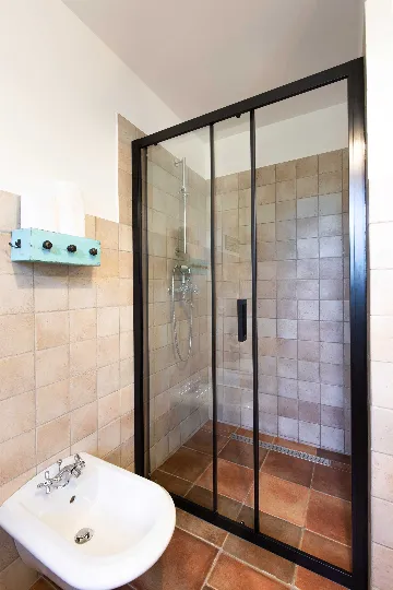 Five-Bedroom House with Pool in Ljutići