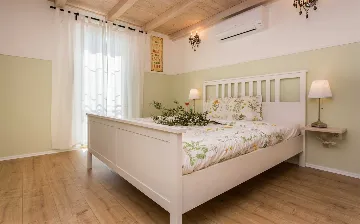 Five-Bedroom House with Pool in Ljutići