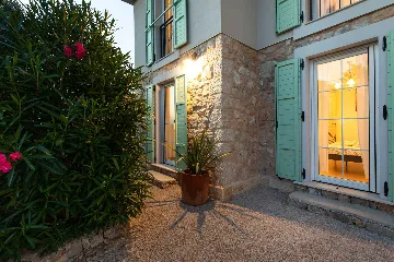 Five-Bedroom House with Pool in Ljutići