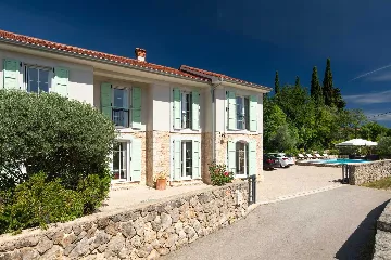 Five-Bedroom House with Pool in Ljutići