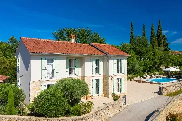 Five-Bedroom House with Pool in Ljutići