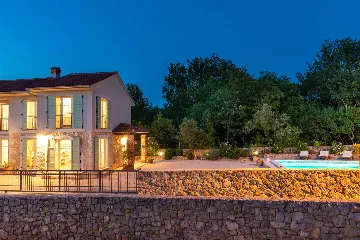 Five-Bedroom House with Pool in Ljutići