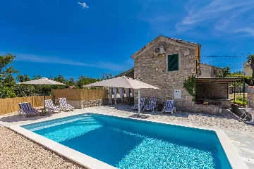 Two-Bedroom House with Pool in Malinska