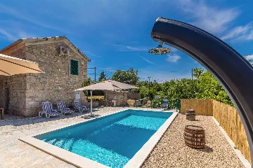 Two-Bedroom House with Pool in Malinska