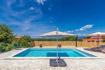Two-Bedroom House with Pool in Malinska