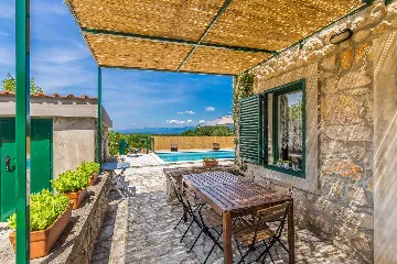 Two-Bedroom House with Pool in Malinska