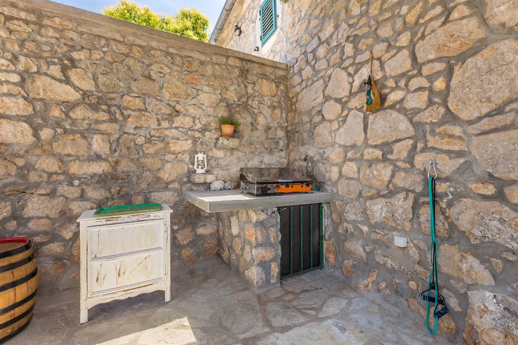 Two-Bedroom House with Pool in Malinska