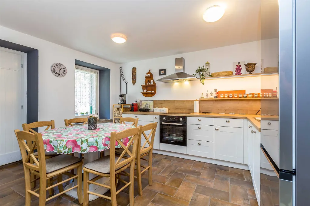 Two-Bedroom House with Pool in Malinska