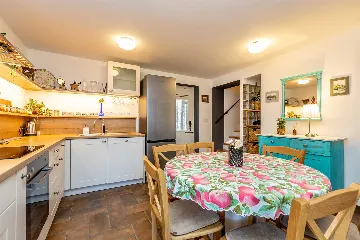 Two-Bedroom House with Pool in Malinska