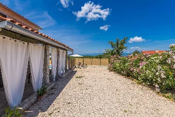 Two-Bedroom House with Pool in Malinska