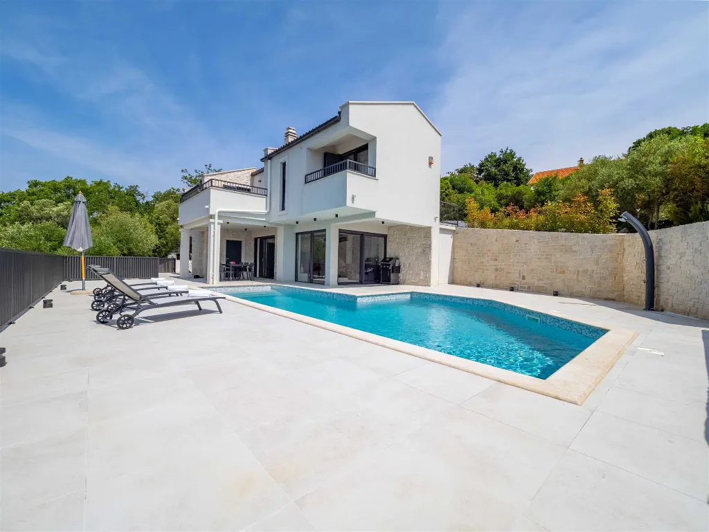 Prekrasna Villa TIMES s grijanim bazenom