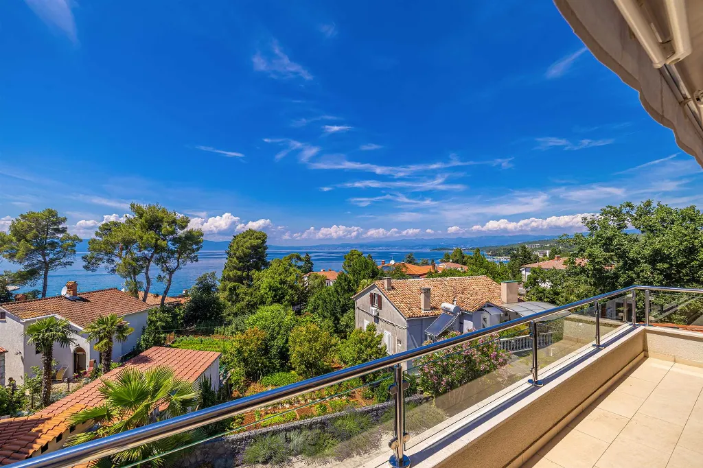 Malinska Penthouse Apartment with Private Jacuzzi