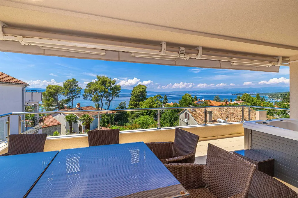 Malinska Penthouse Apartment with Private Jacuzzi