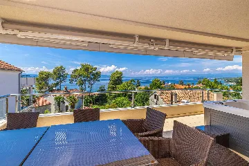 Malinska Penthouse Apartment with Private Jacuzzi