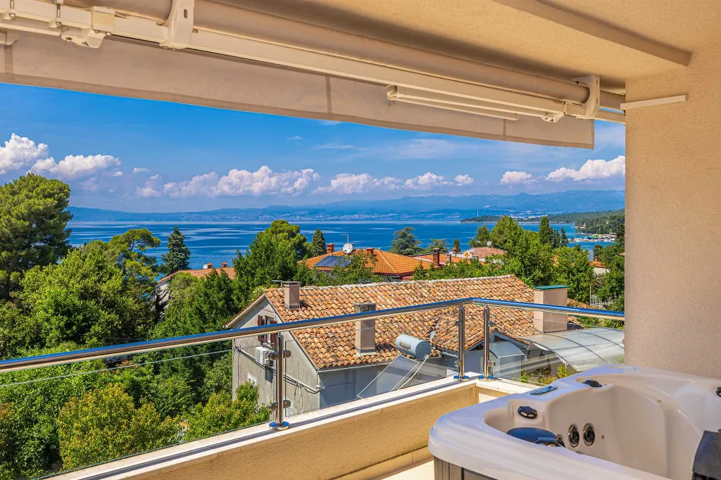 Malinska Penthouse Apartment with Private Jacuzzi