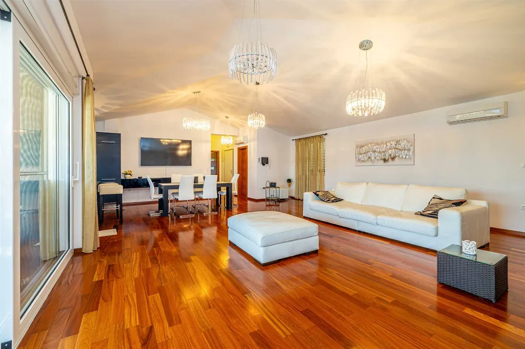 Malinska Penthouse Apartment with Private Jacuzzi