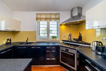 Malinska Penthouse Apartment with Private Jacuzzi