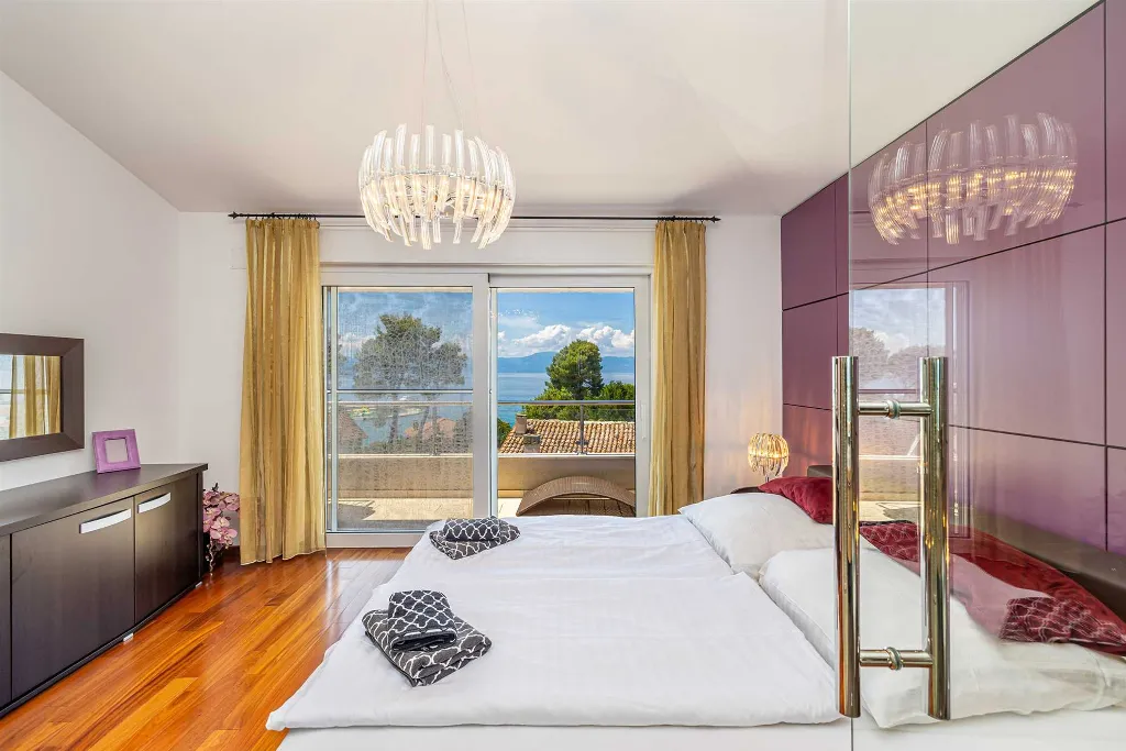 Malinska Penthouse Apartment with Private Jacuzzi