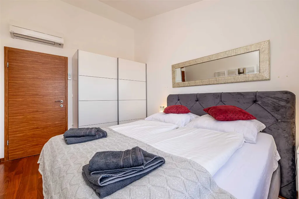 Malinska Penthouse Apartment with Private Jacuzzi