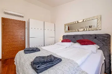 Malinska Penthouse Apartment with Private Jacuzzi