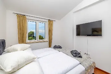 Malinska Penthouse Apartment with Private Jacuzzi