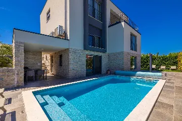 Njivice Apartment with Heated Pool and Private Yard