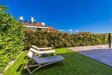 Njivice Apartment with Heated Pool and Private Yard