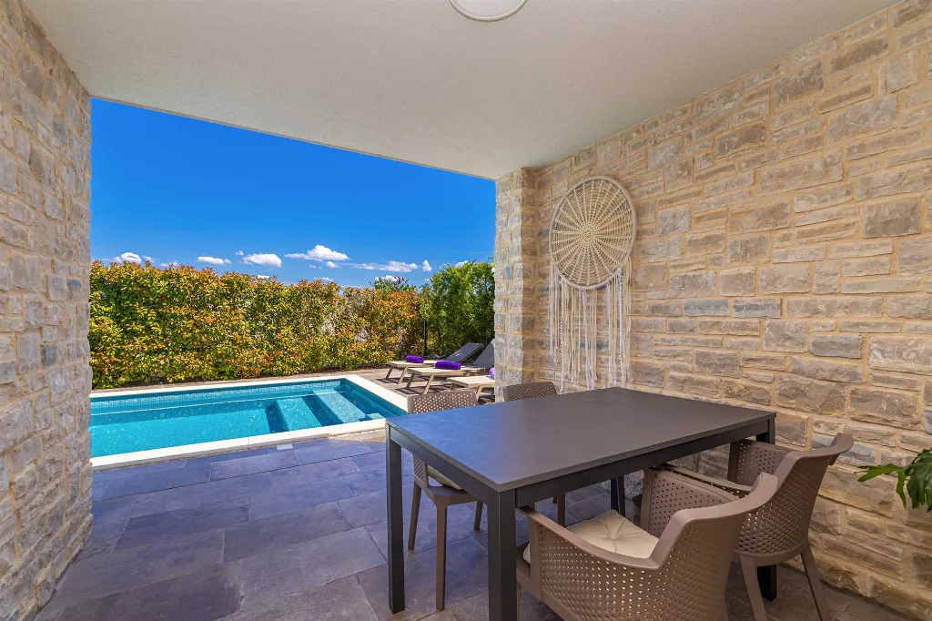 Njivice Apartment with Heated Pool and Private Yard