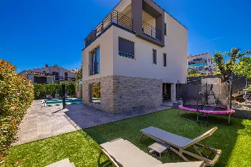 Njivice Apartment with Heated Pool and Private Yard