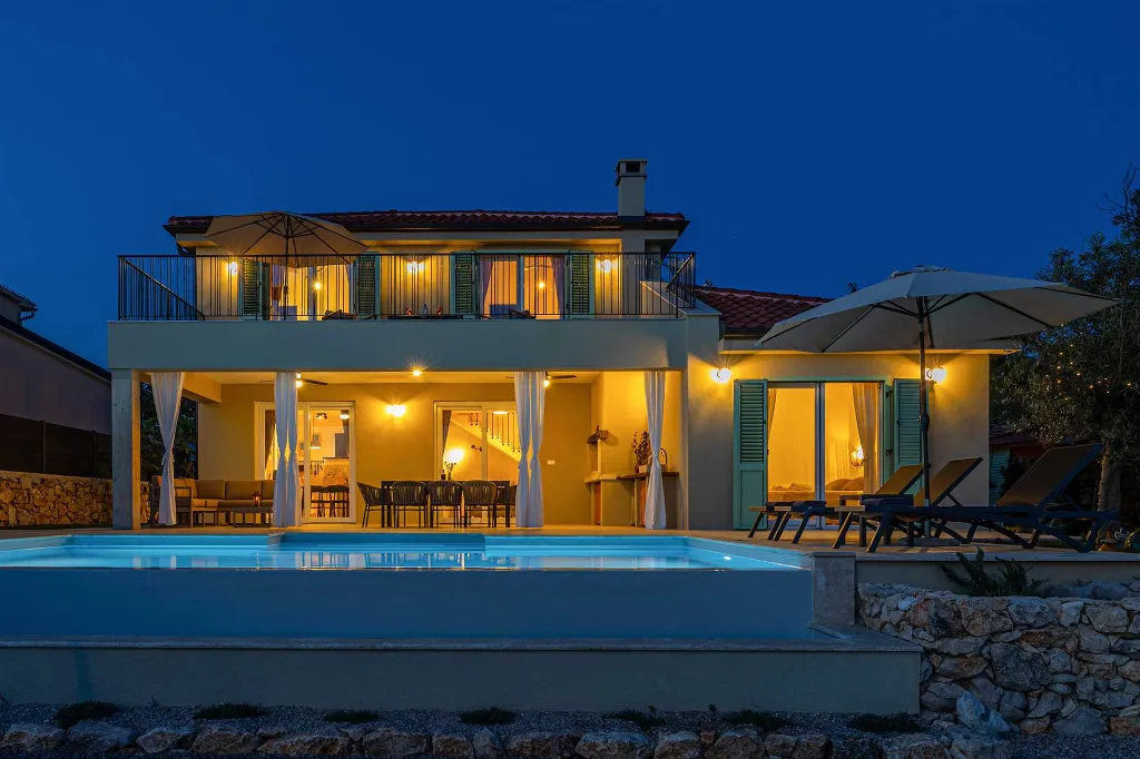 Villa in Klimno with Heated Pool and Sea View