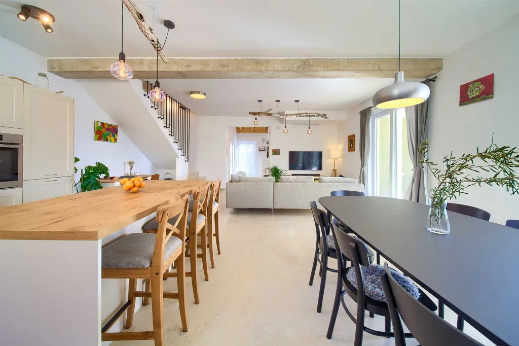 Villa in Klimno with Heated Pool and Sea View