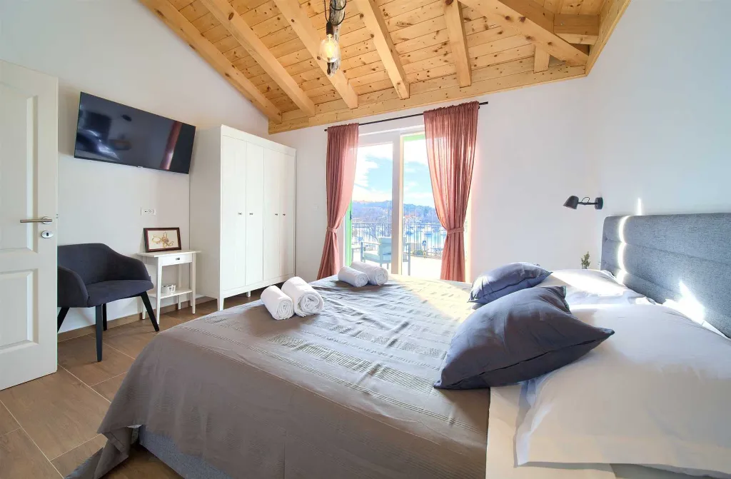 Villa in Klimno with Heated Pool and Sea View